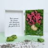 Aranjament licheni si floricele in cutie personalizat cu mesaj