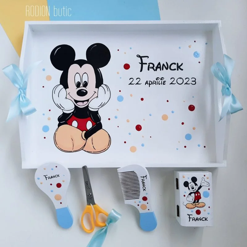 Trusou taierea motului Mickey Mouse personalizat cu nume si data pictat manual