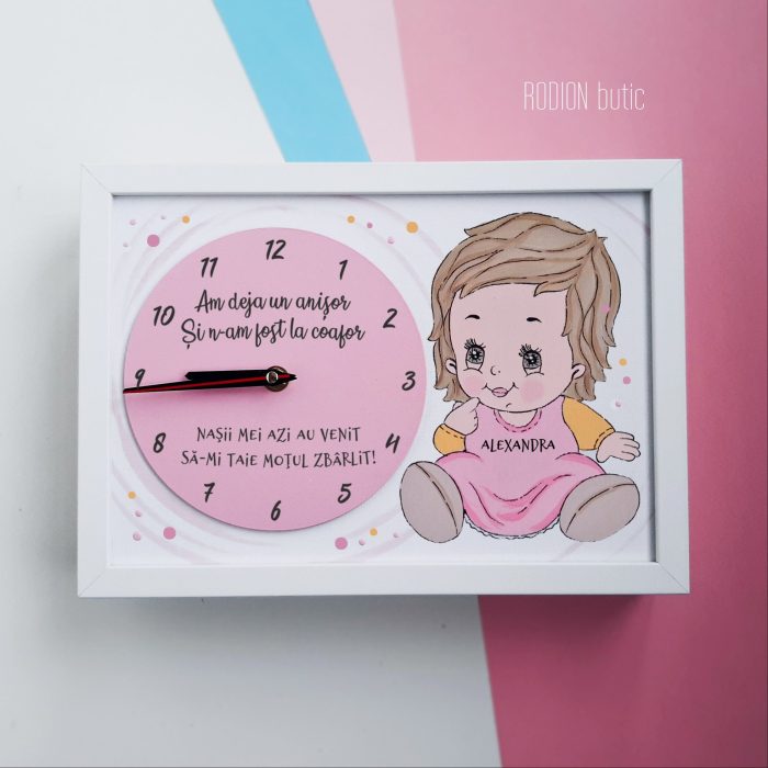 Ceas nasi fetita pictat manual personalizat cu mesaj si nume
